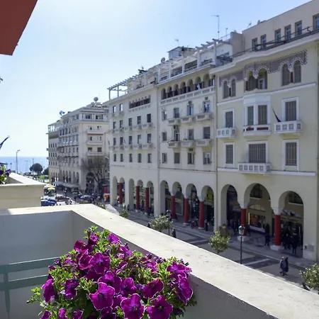 4 Travelers Apartment Thessaloniki Exterior photo